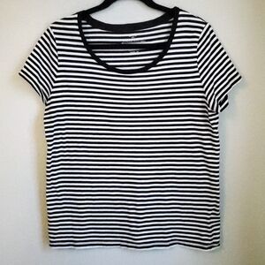 Faded Glory Large Black and White Tee